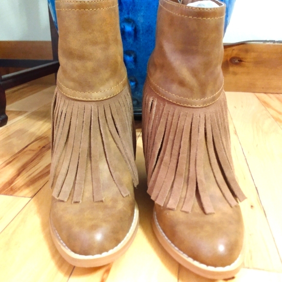 Very Volatile Tassel Boots size 6 - Picture 7 of 12